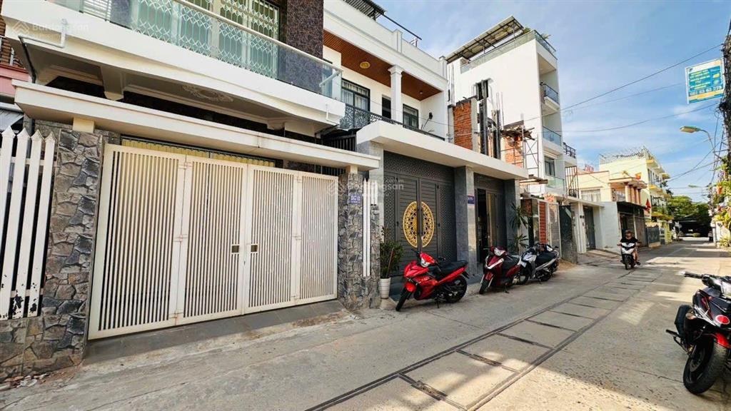 Cần bán nhà 2 tầng gần siêu thị lotte mart hẻm 23/10. giá tốt
