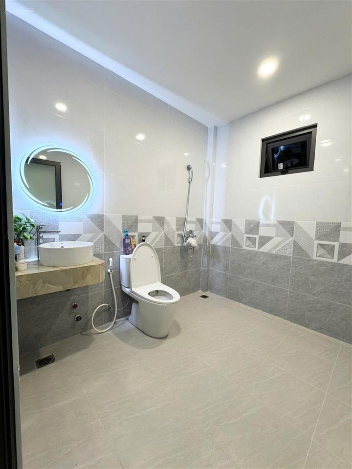 Bán căn nhà tọa lạc tại hẻm xe hơi thông thoáng giữa hoàng diệu và dã tượng