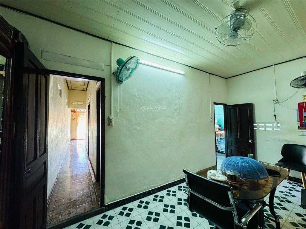 Cần bán rẻ căn nhà (ngang 7,2m) gần tô hiệu, biển trần phú nha trang