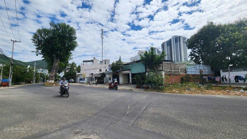 Bán lô góc 2 mặt tiền thân nhân trung và trần khát chân. hiếm có gần biển bắc nha trang