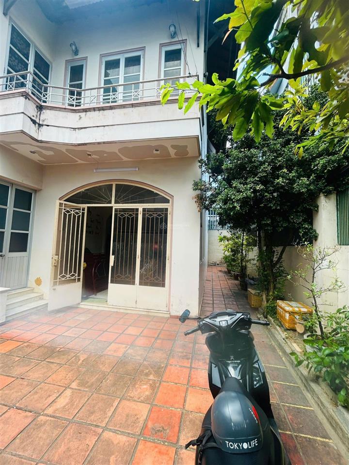 Cần bán căn biệt thự sân vườn tại hẻm trần quý cáp, trung tâm nha trang