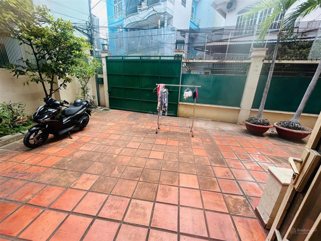Cần bán căn biệt thự sân vườn tại hẻm trần quý cáp, trung tâm nha trang