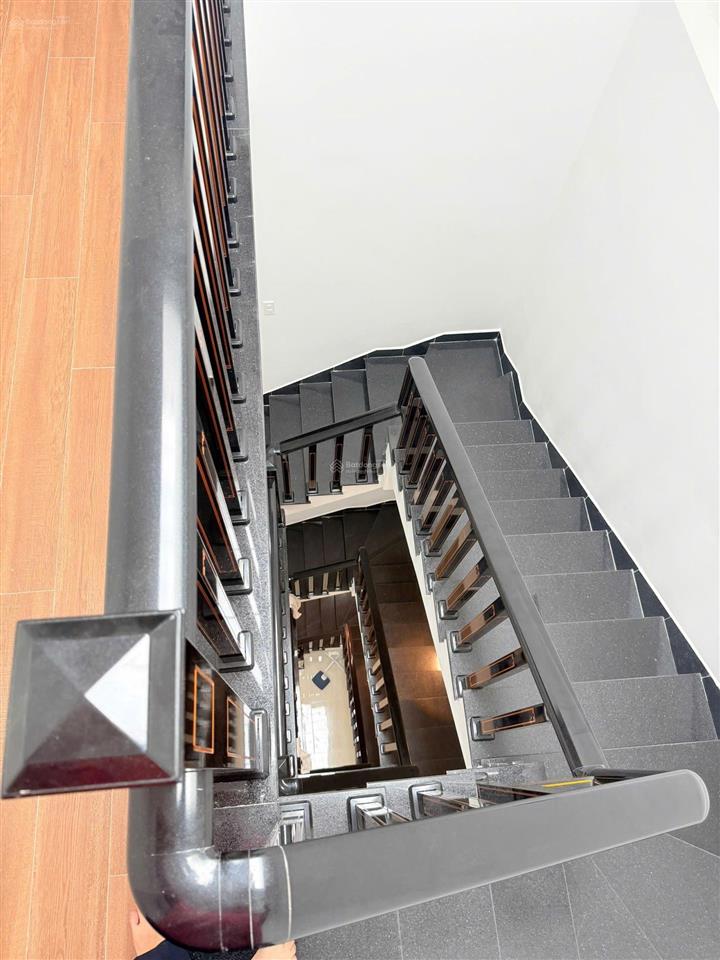 Giảm sâu bán nhà mới xây 4 tầng tại mặt tiền đường đặng huy trứ, gần biển nha trang