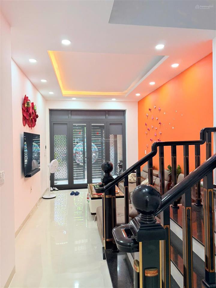 Giảm sâu bán nhà mới xây 4 tầng tại mặt tiền đường đặng huy trứ, gần biển nha trang