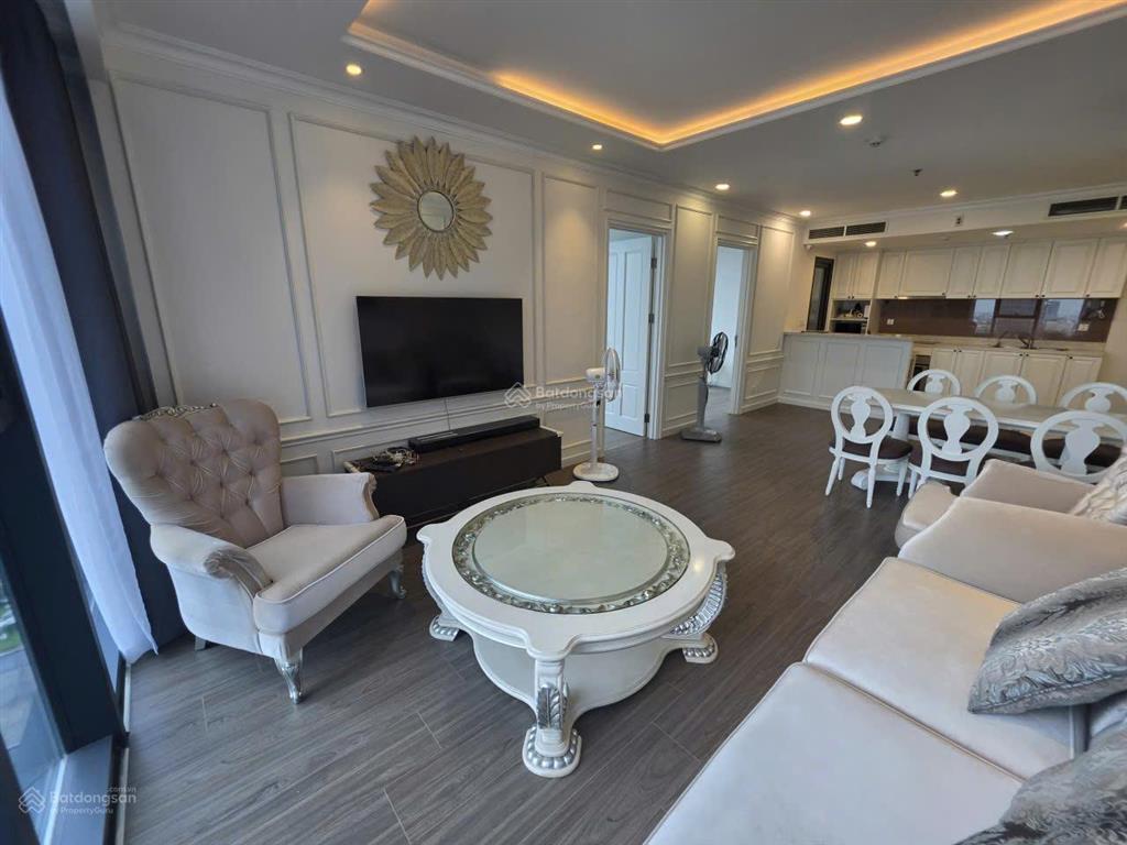 Cho thuê gấp căn hộ 3pn, 2wc, 102m2 hướng đông nam view bảo tàng tòa the artemis, vào ở ngay