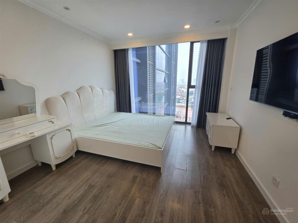 Cho thuê gấp căn hộ 3pn, 2wc, 102m2 hướng đông nam view bảo tàng tòa the artemis, vào ở ngay