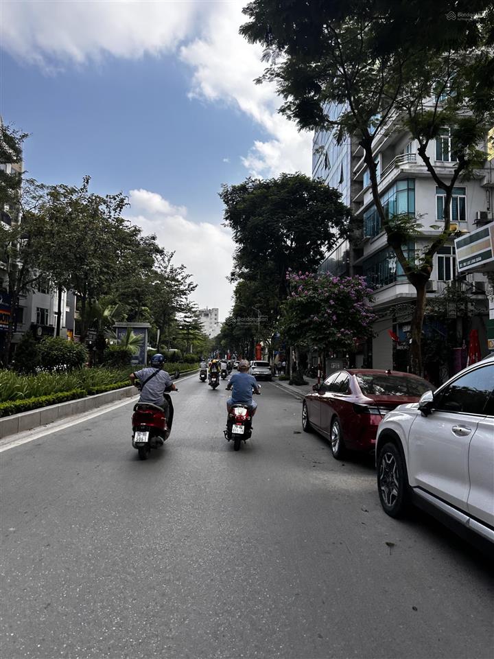 Bán đất mp lạc long quân 186m2  mt 12m  vỉa hè 7m. view trực diện hồ tây.