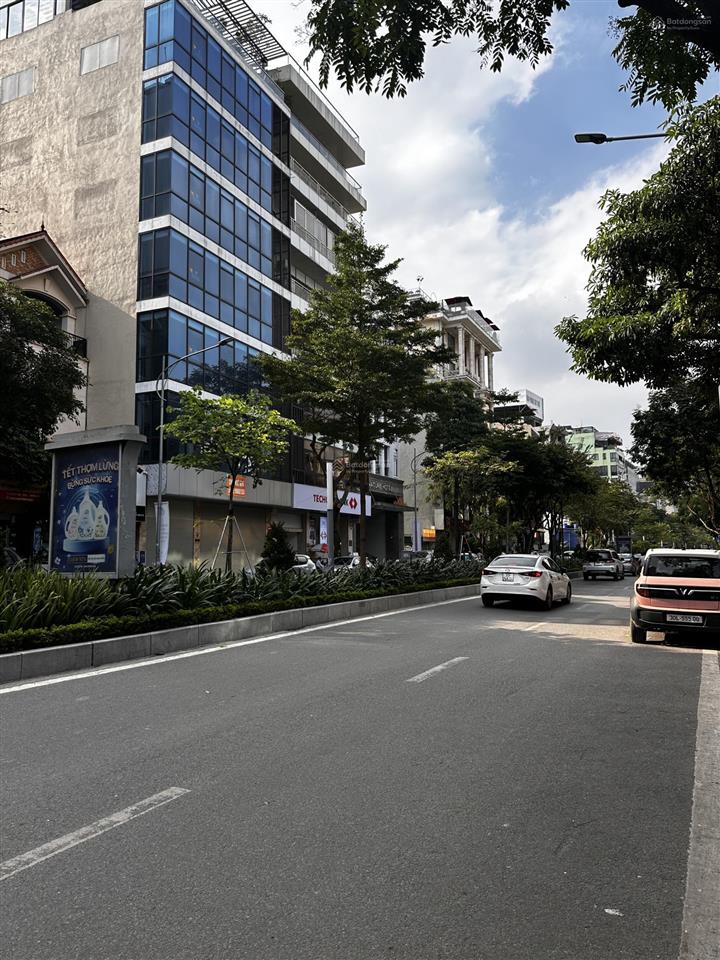 Bán đất mp lạc long quân 186m2  mt 12m  vỉa hè 7m. view trực diện hồ tây.