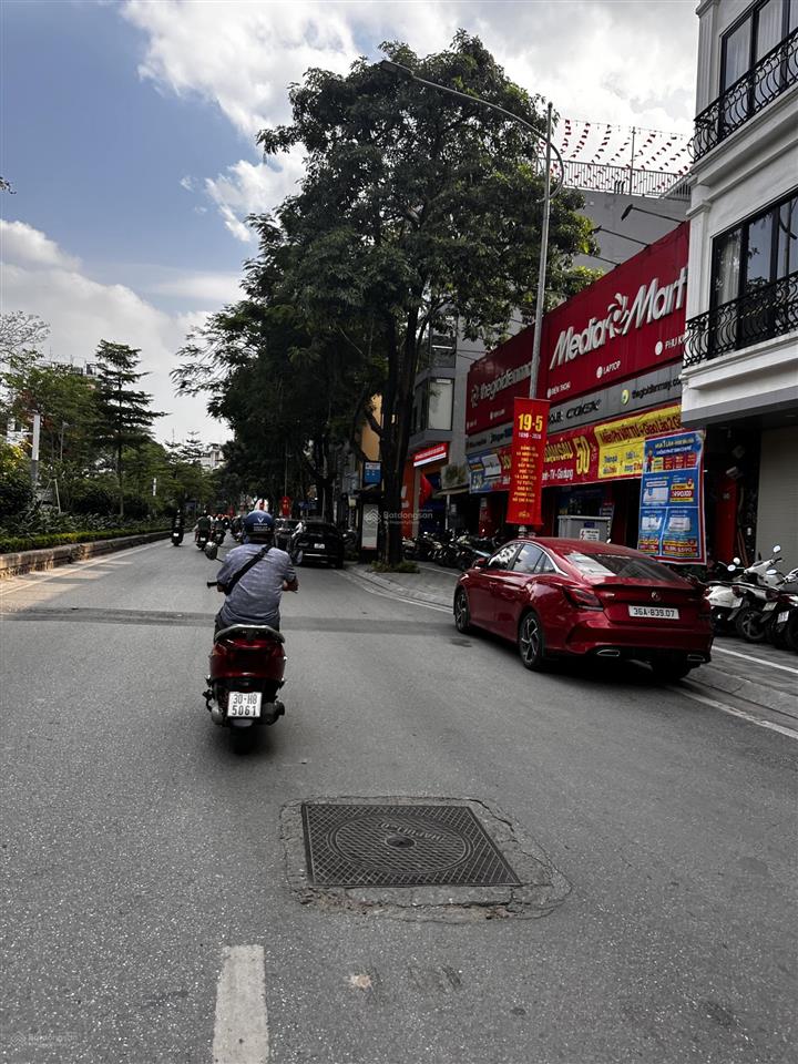 Bán đất mp lạc long quân 186m2  mt 12m  vỉa hè 7m. view trực diện hồ tây.