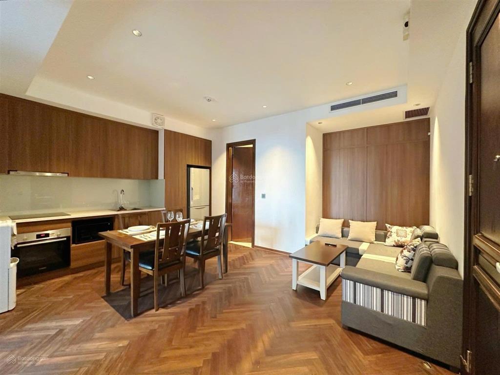 Em bán apartment sát hồ  170m2  9 tầng full  gara ô tô rộng  view trọn hồ tây giá tl