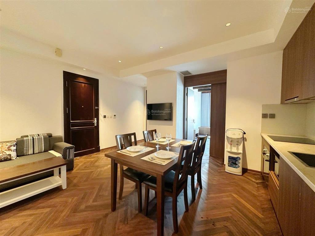 Em bán apartment sát hồ  170m2  9 tầng full  gara ô tô rộng  view trọn hồ tây giá tl
