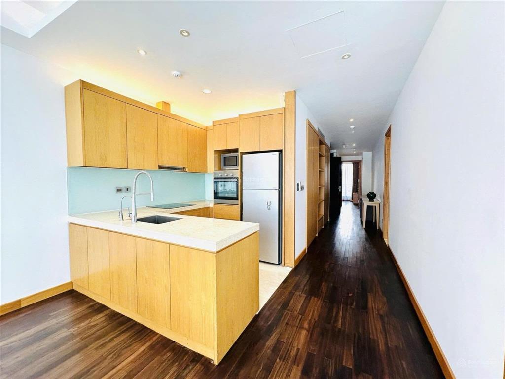 Em bán apartment sát hồ  170m2  9 tầng full  gara ô tô rộng  view trọn hồ tây giá tl