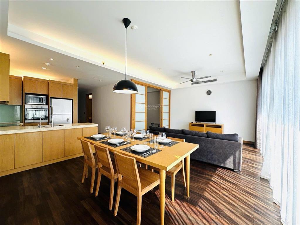 Em bán apartment sát hồ  170m2  9 tầng full  gara ô tô rộng  view trọn hồ tây giá tl