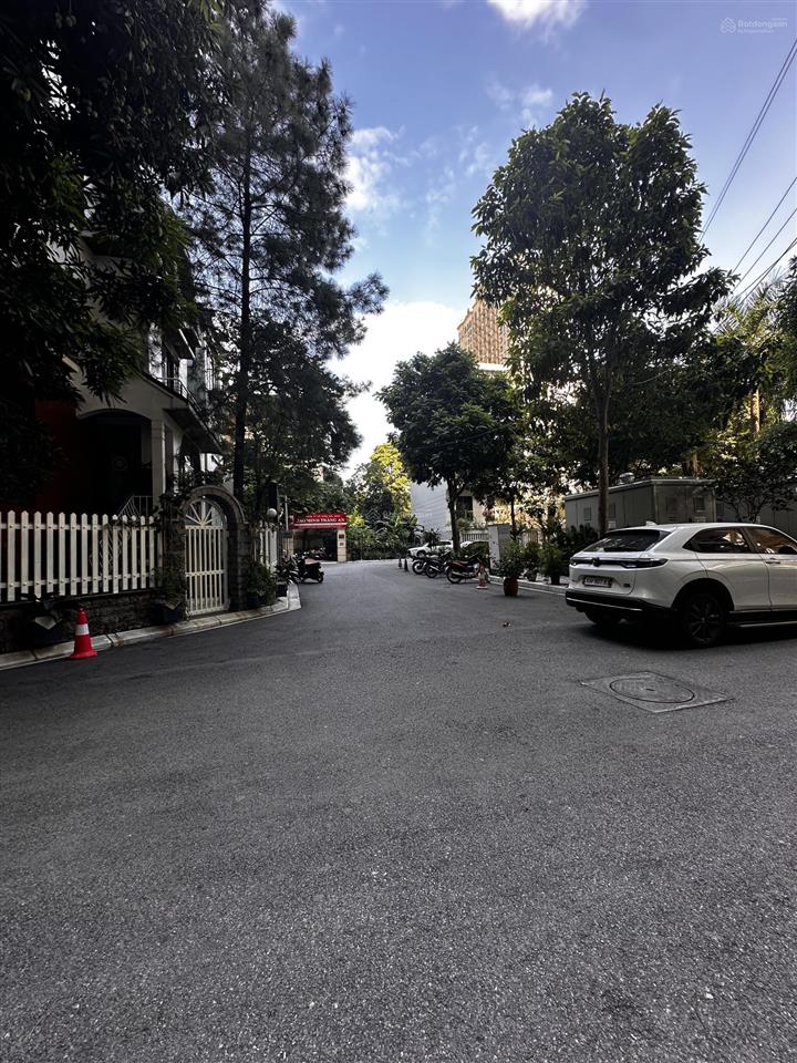 Bán bt vườn đào 200m2  lô góc  mt 27m  view vườn hoa. giá cả tl.