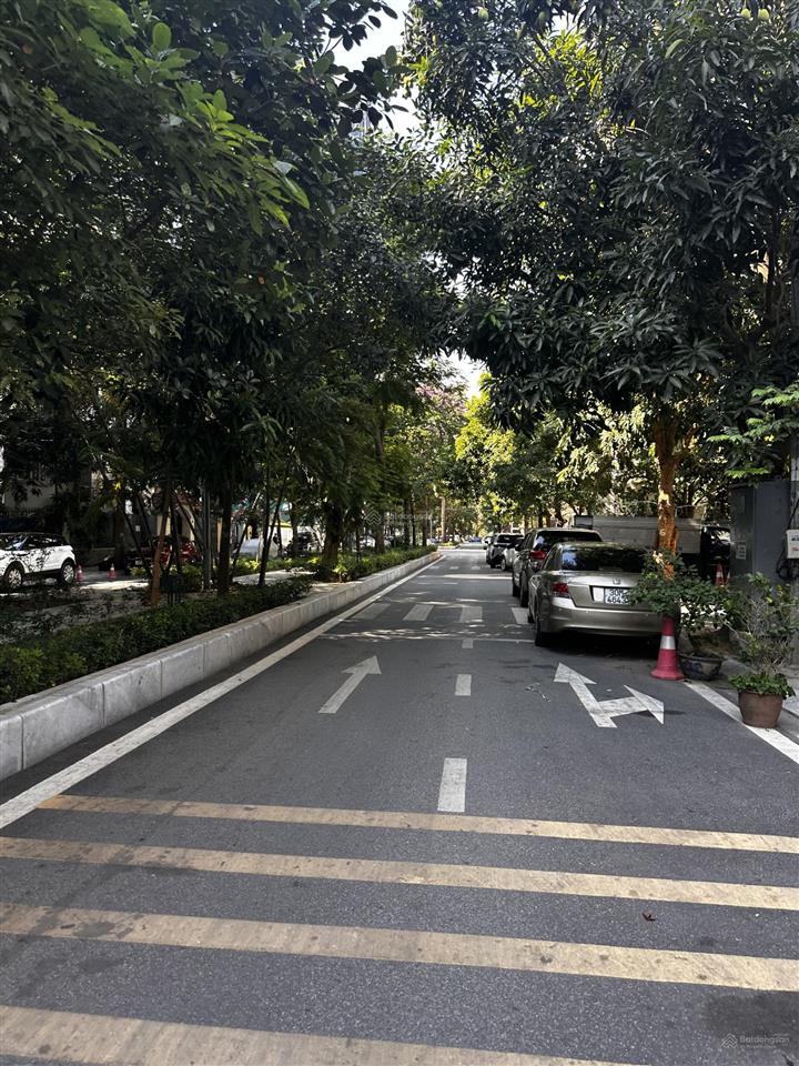Bán bt vườn đào 200m2  lô góc  mt 27m  view vườn hoa. giá cả tl.