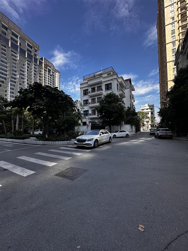 Bán bt vườn đào 200m2  lô góc  mt 27m  view vườn hoa. giá cả tl.