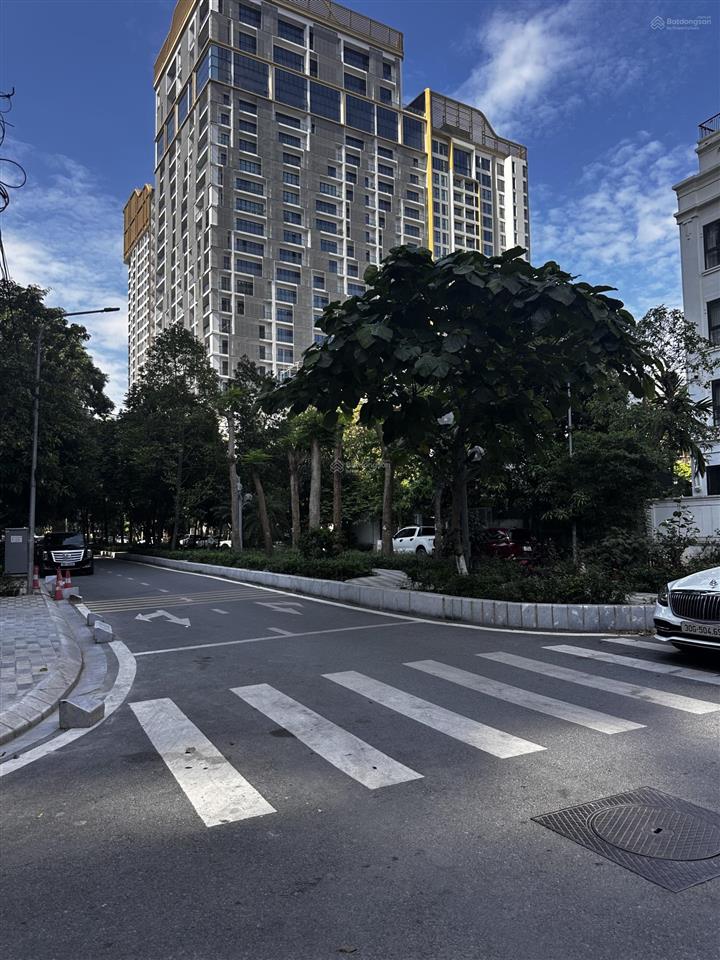 Bán bt vườn đào 200m2  lô góc  mt 27m  view vườn hoa. giá cả tl.