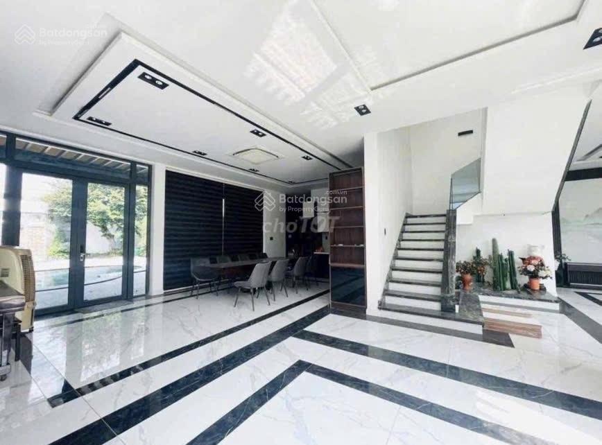 Cho thuê biệt thự sân vườn đẳng cấp tại phường trảng dài  tp đồng nai . dt hơn 1000m2