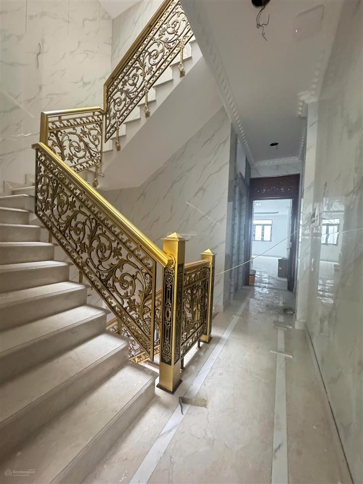 Cho thuê nhà mt đường 3 tháng 2, q10. (4.2x28m) trệt 3 lầu st  tm  mới 100% giá 80 triệu/tháng