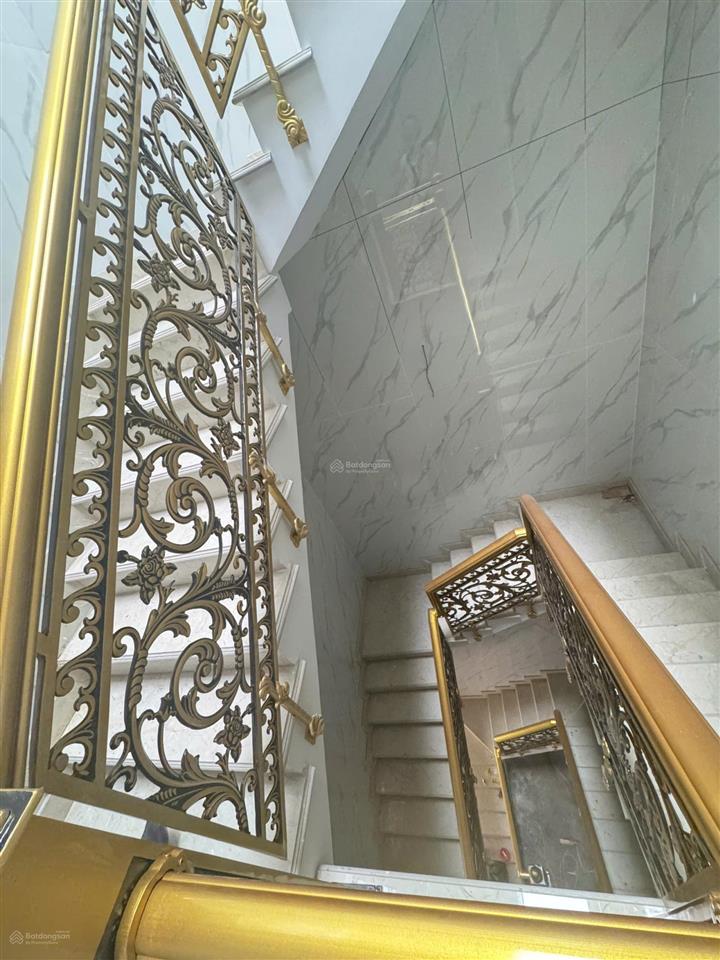 Cho thuê nhà mt đường 3 tháng 2, q10. (4.2x28m) trệt 3 lầu st  tm  mới 100% giá 80 triệu/tháng