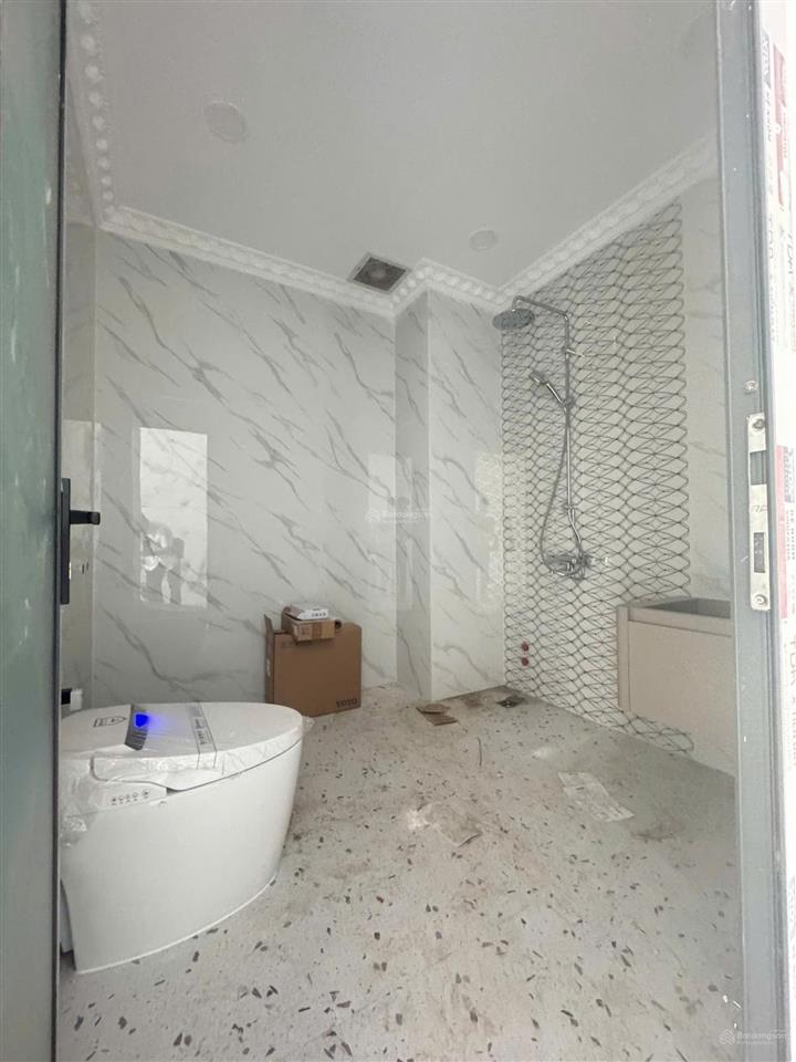 Cho thuê nhà mt đường 3 tháng 2, q10. (4.2x28m) trệt 3 lầu st  tm  mới 100% giá 80 triệu/tháng