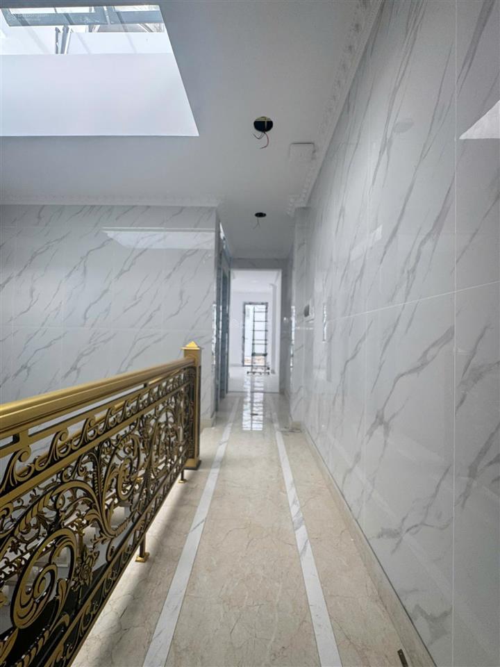 Cho thuê nhà mt đường 3 tháng 2, q10. (4.2x28m) trệt 3 lầu st  tm  mới 100% giá 80 triệu/tháng