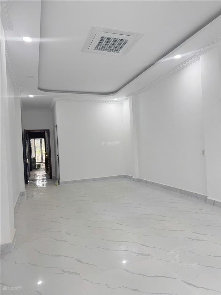 Cho thuê nhà mt đường 3 tháng 2, q10. (4.2x28m) trệt 3 lầu st  tm  mới 100% giá 80 triệu/tháng