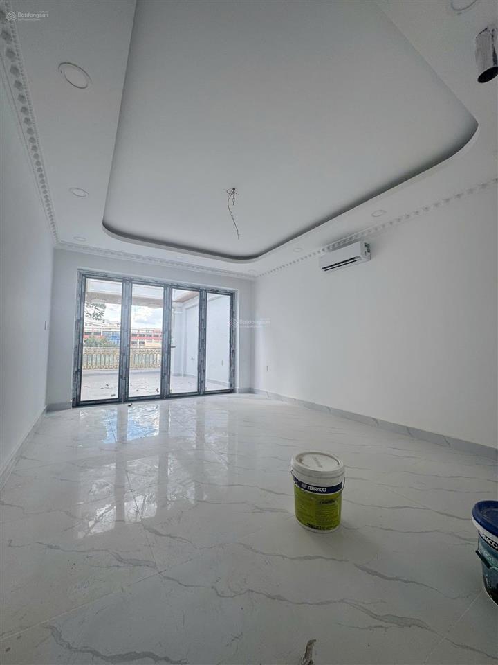 Cho thuê nhà mt đường 3 tháng 2, q10. (4.2x28m) trệt 3 lầu st  tm  mới 100% giá 80 triệu/tháng