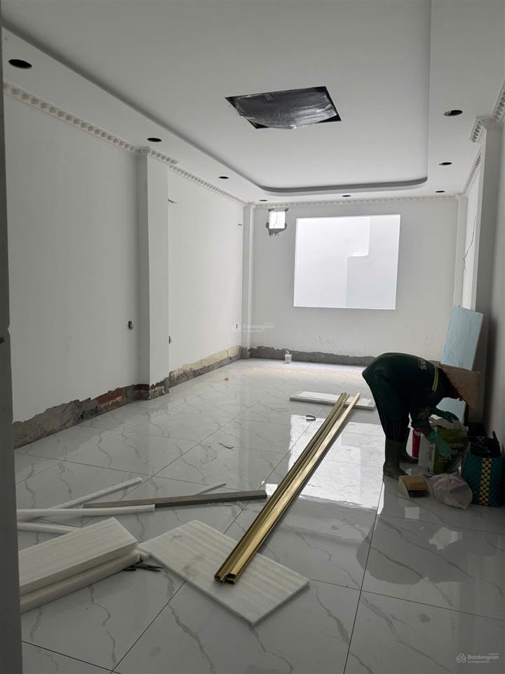 Cho thuê nhà mt đường 3 tháng 2.q10.(4.2x28m) trệt 3 lầu st tm  mới 100% giá 99 triệu/tháng