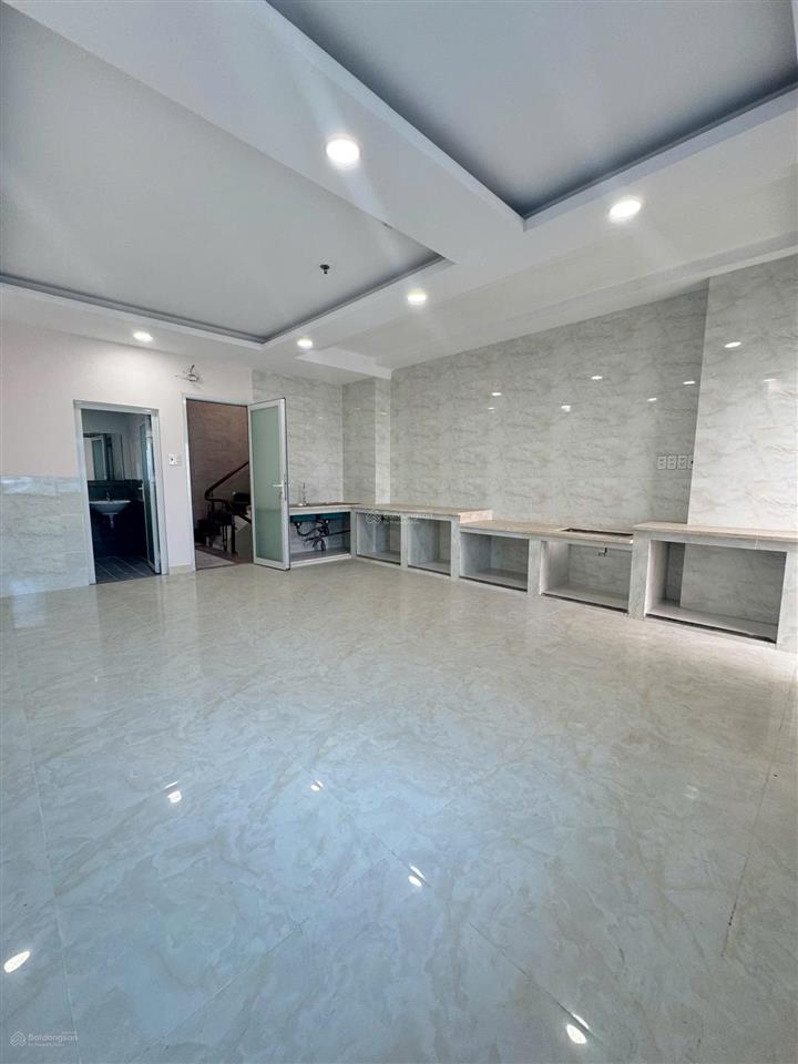 Bán nhà mặt tiền 237 lý thái tổ, p9, q10. dt 5,65m x 18m  hầm 7 tầng đơn giá rẻ 43 tỷ