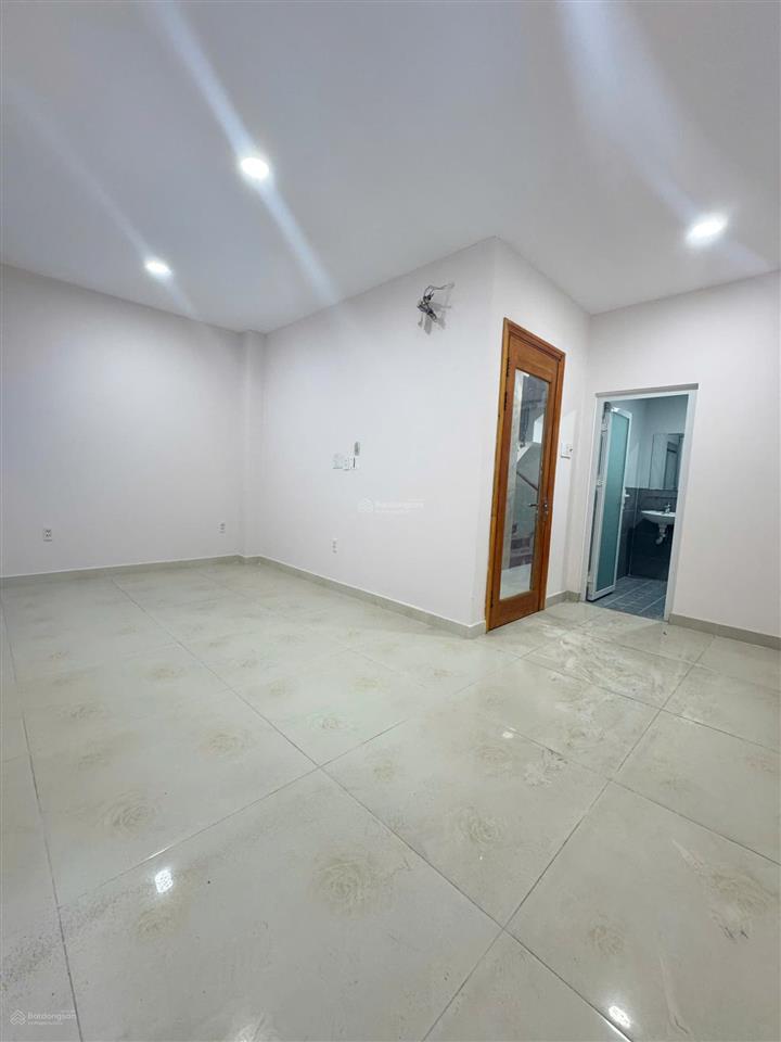 Bán nhà mặt tiền 237 lý thái tổ, p9, q10. dt 5,65m x 18m  hầm 7 tầng đơn giá rẻ 43 tỷ