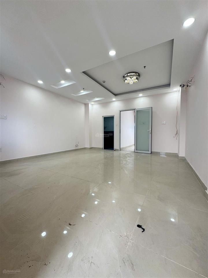 Bán nhà mặt tiền 237 lý thái tổ, p9, q10. dt 5,65m x 18m  hầm 7 tầng đơn giá rẻ 43 tỷ