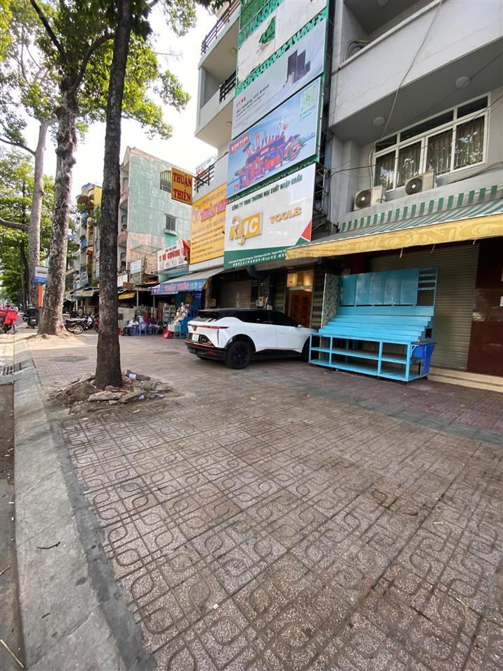 Bán mặt tiền tạ uyên, p12, q5  dt 8x17,15 (cn 137m²)  7 tầng tm  kd điện  kim khí