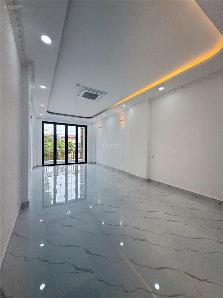 Cho thuê nhà mt đường 3 tháng 2, q10. (4x30m) trệt 3 lầu st tm nhà mới 100%