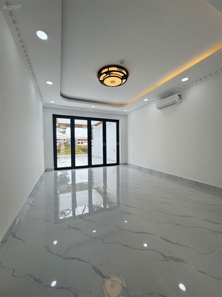Cho thuê nhà mt đường 3 tháng 2, q10. (4x30m) trệt 3 lầu st tm nhà mới 100%