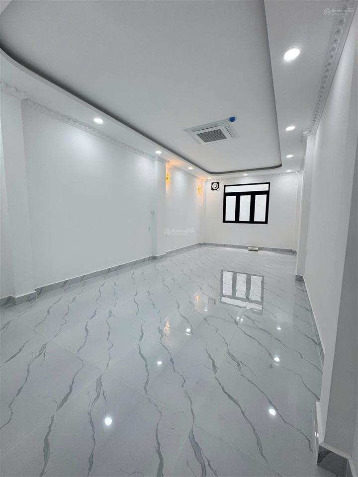 Cho thuê nhà mt đường 3 tháng 2, q10. (4x30m) trệt 3 lầu st tm nhà mới 100%