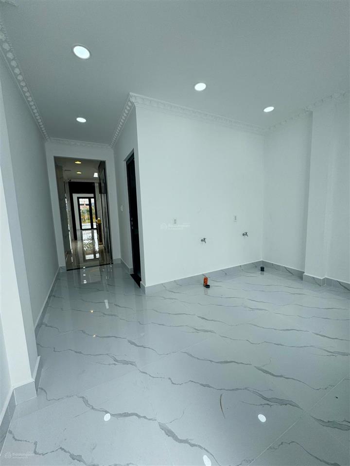 Cho thuê nhà mt đường 3 tháng 2, q10. (4x30m) trệt 3 lầu st tm nhà mới 100%
