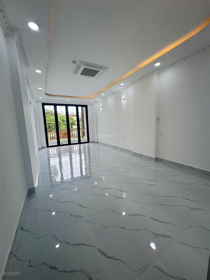 Cho thuê nhà mt đường 3 tháng 2, q10. (4x30m) trệt 3 lầu st tm nhà mới 100%