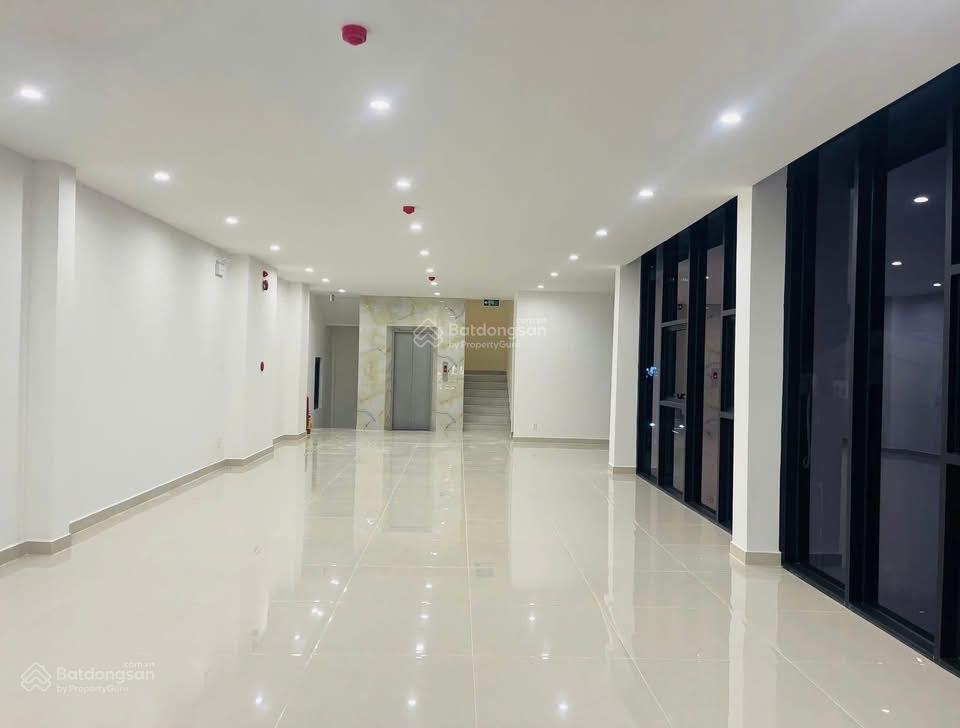 Cho thuê nhà 7 tầng mt đường nguyễn văn linh= sát cầu rồng