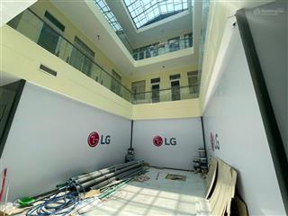 Cho thuê nhà 3 tầng mt đường nguyễn thị minh khai dt 678m2 ngang 22m