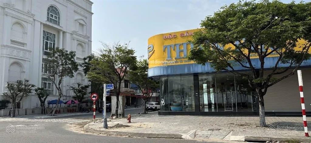 Cho thuê nhà 2 tầng mt đường nguyễn tất thành dt 400m2 ngang 20m vị trí 2 mặt tiền