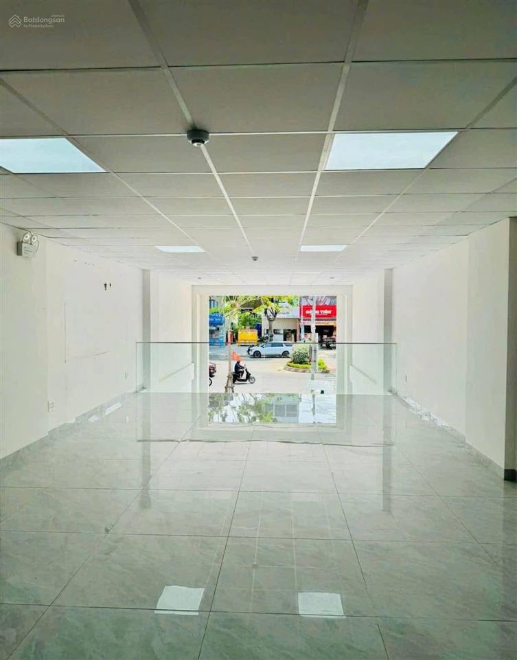 Cho thuê tòa nhà 4.5 tầng đường nguyễn phước lan, mới đầy đủ thang máy, hệ thống phòng cháy