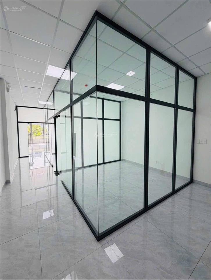 Cho thuê tòa nhà 4.5 tầng đường nguyễn phước lan, mới đầy đủ thang máy, hệ thống phòng cháy