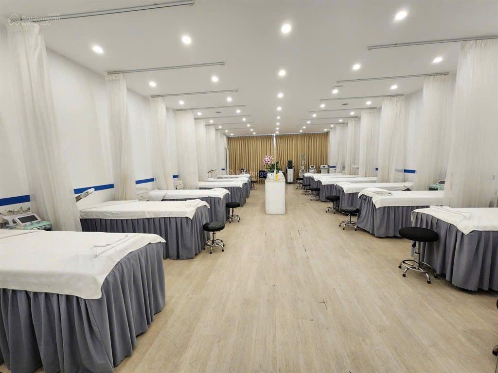 Cho thuê nhà 5 tầng mt đường triệu nữ vương, sát nguyễn văn linh, thang máy, phòng ccc đầy đủ