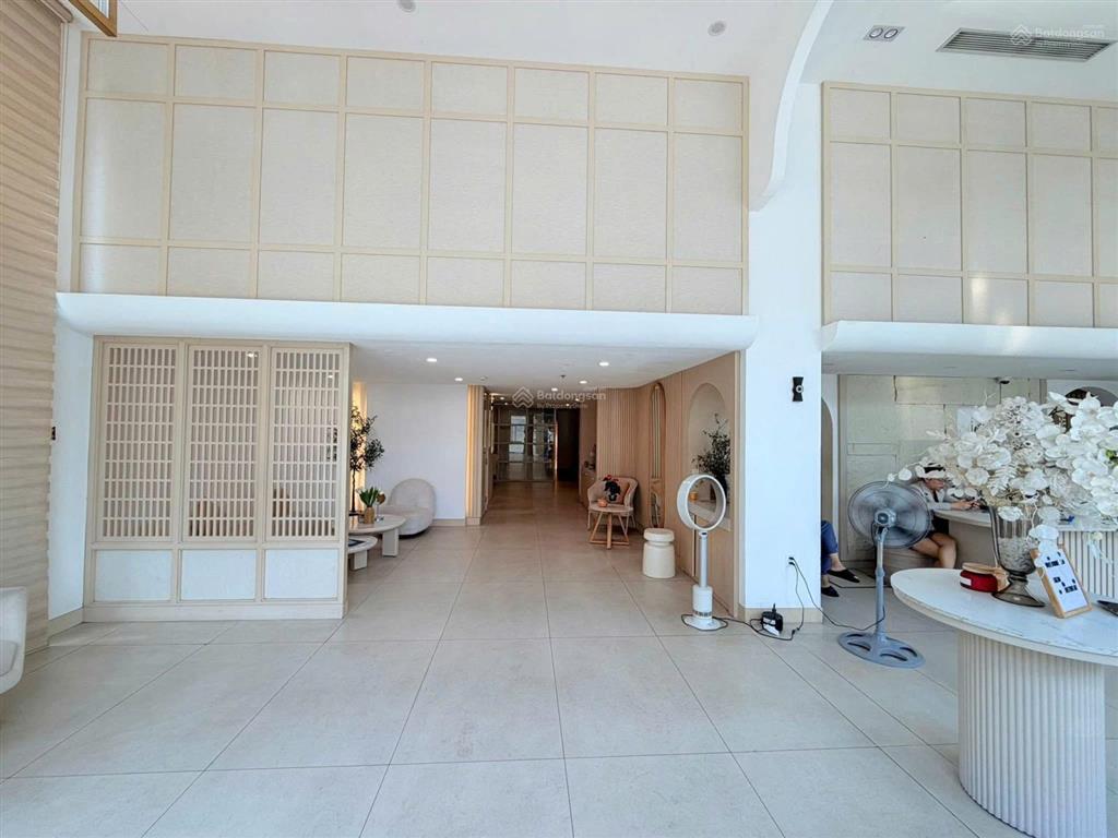 Cho thuê nhà 3 tầng mt đường hùng vương, ngang 9m có thang máy, điều hòa, phòng cháy đầy đủ