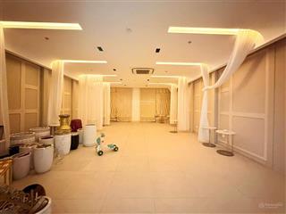 Cho thuê nhà 3 tầng mt đường hùng vương, ngang 9m có thang máy, điều hòa, phòng cháy đầy đủ