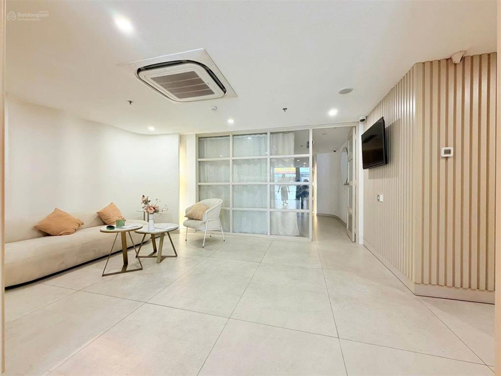 Cho thuê nhà 3 tầng mt đường hùng vương, ngang 9m có thang máy, điều hòa, phòng cháy đầy đủ