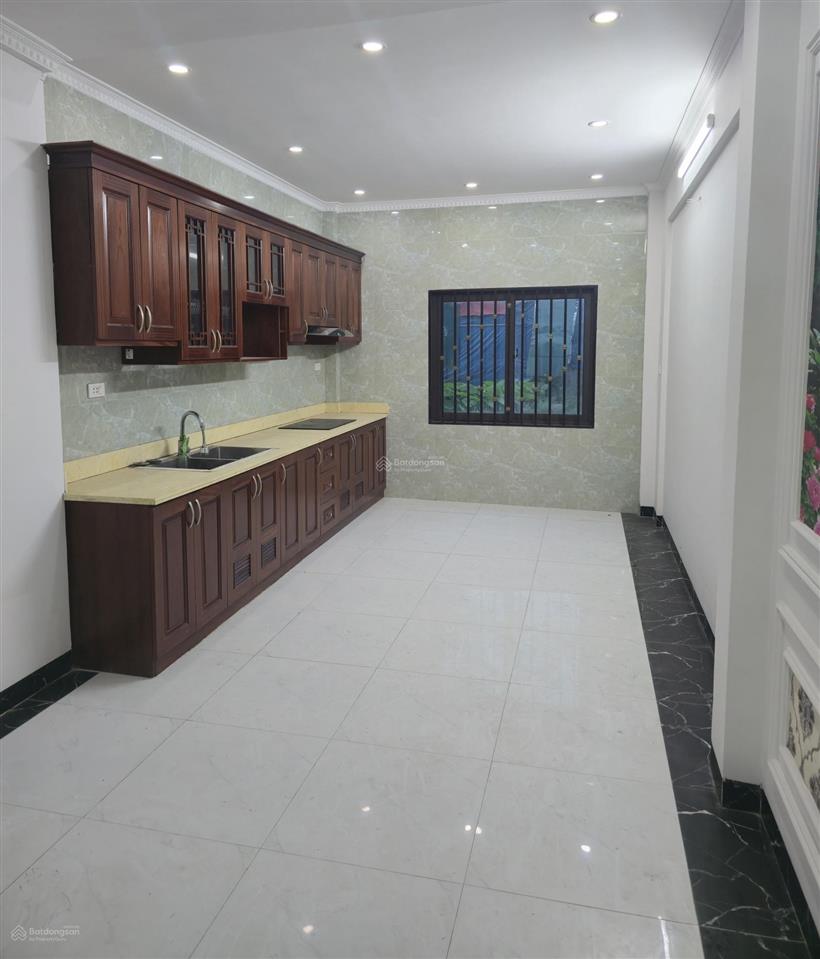 Cần cho thuê nhà 5 tầng, diện tích 1 sàn 50m2.
