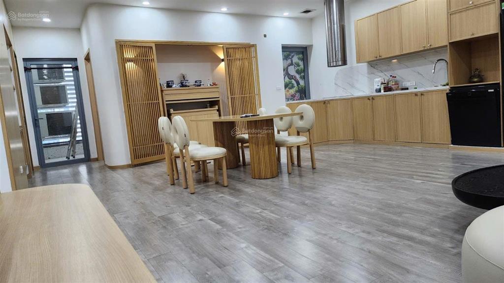 Cho thuê căn hộ 3 phòng ngủ mhd trung văn