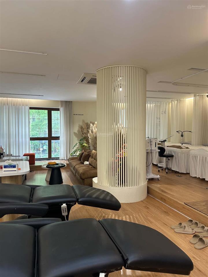 Cho thuê tầng 2 biệt thự hoàng thành villas, nhìn sang tòa seasons avenue